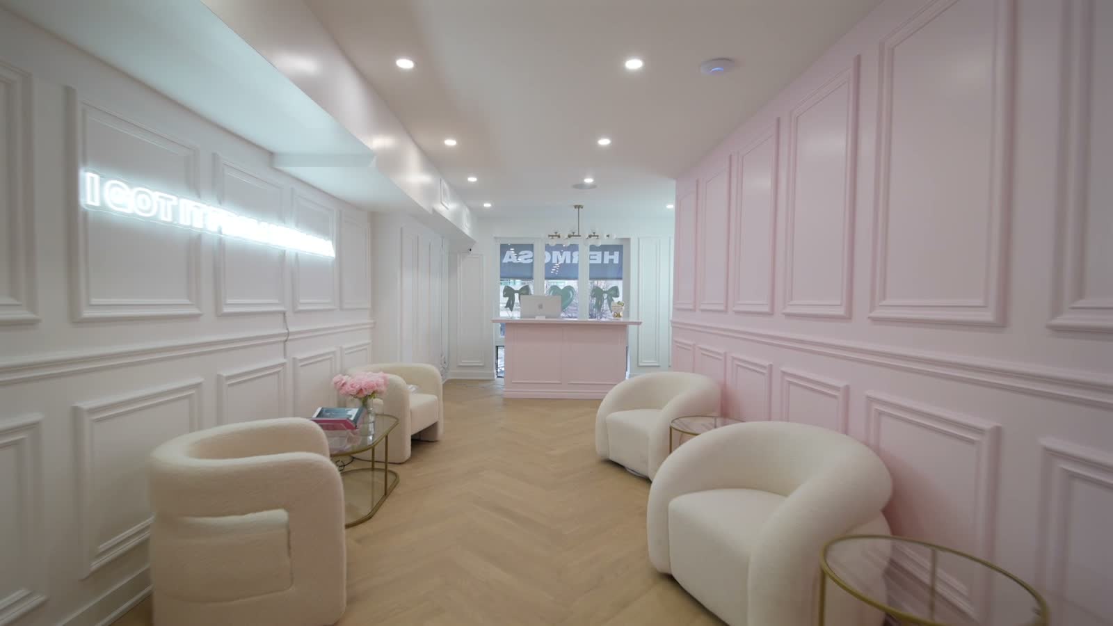 Hermosa Yorkville studio interior
