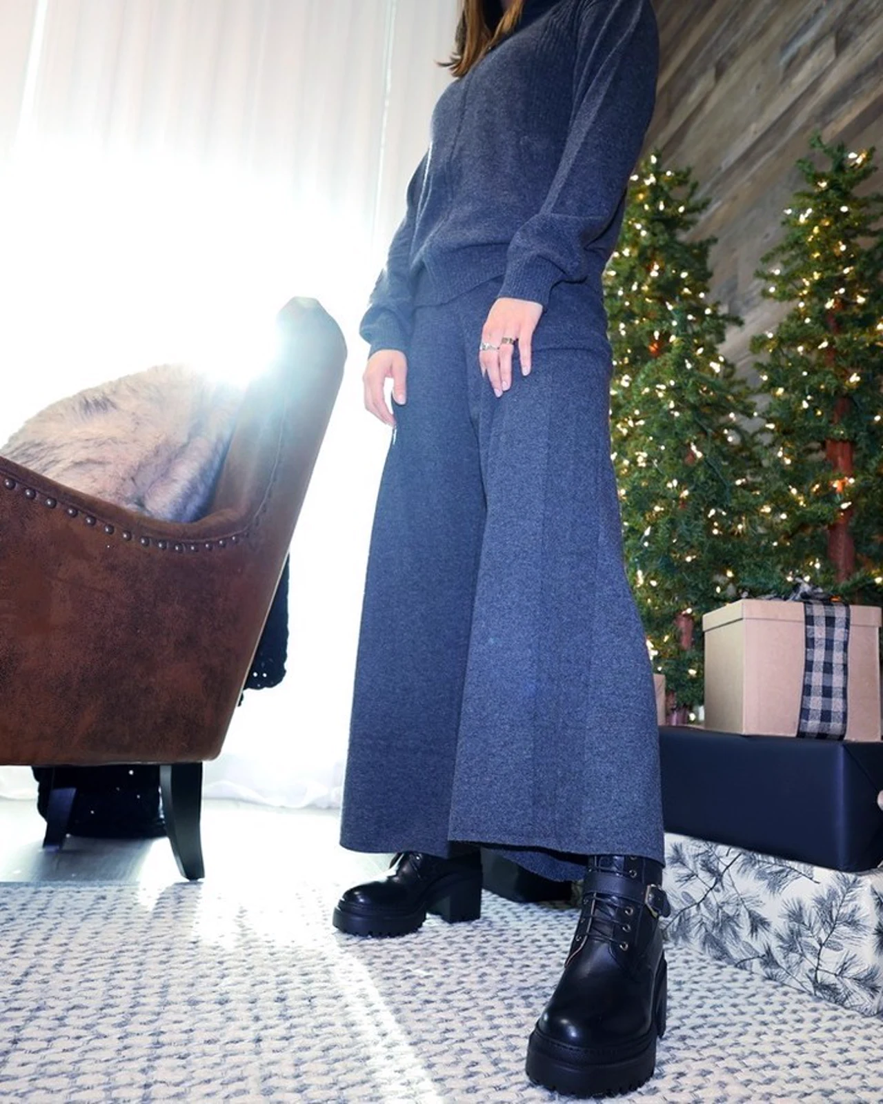 Welcoming these warm and cozy wide leg pants to our shelves. Try them on in store.