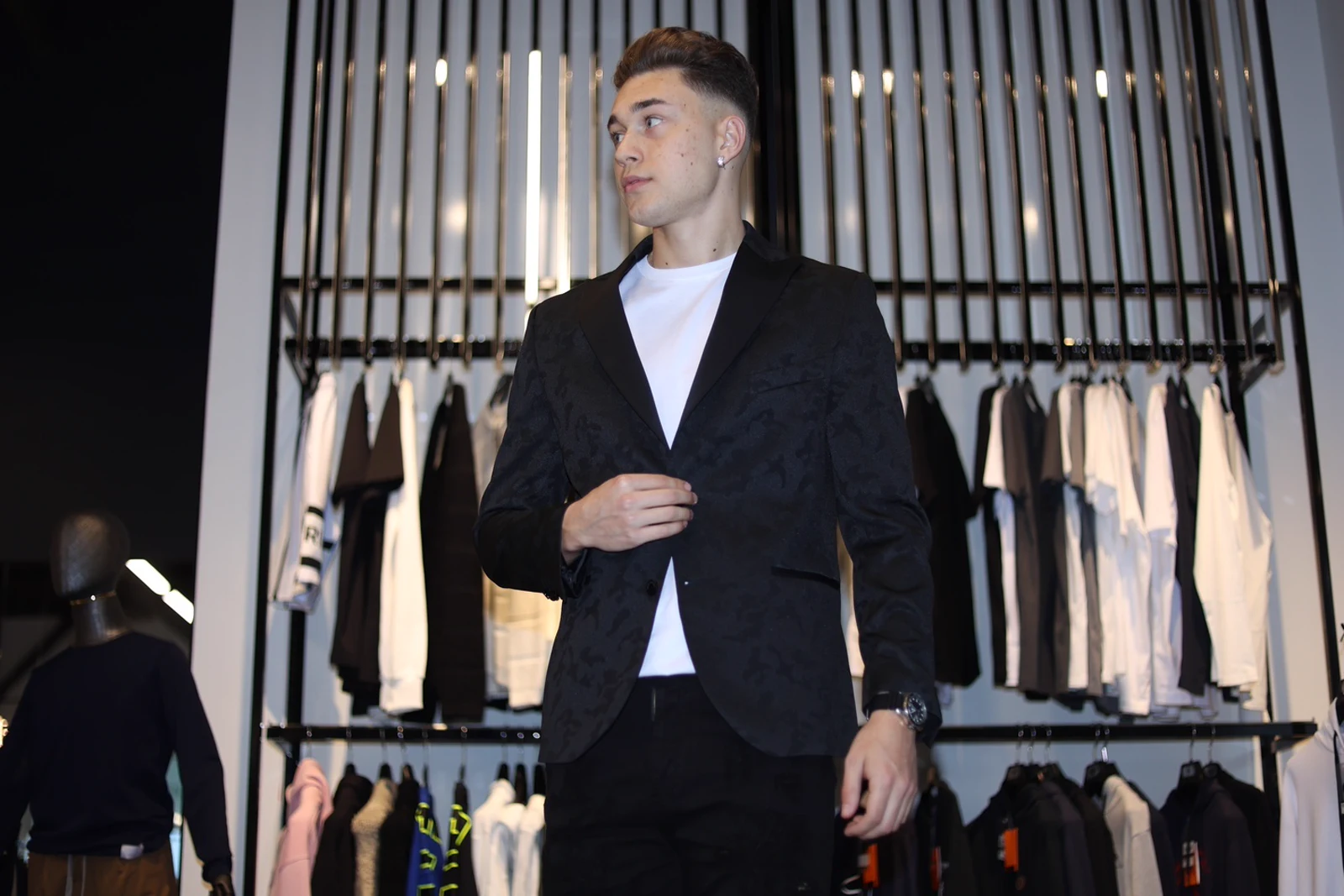 Suited up. Welcoming the arrival of our men's evening wear collection.

#gaelleparis #croptop #shopsmallbusiness #kingcity #29eleven #access