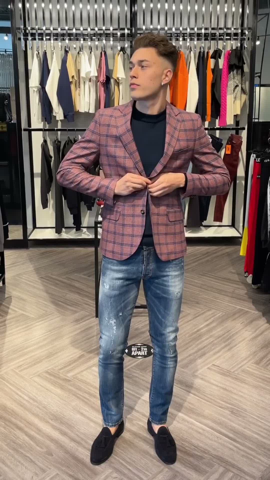 Visit us today and find your blazer's perfect pair!

#29eleven #blazer #europeanfashion #kingcityontario