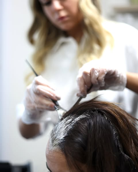 It is so satisfying to see how confident my clients become as a result of how their hair looks. It is thrilling to know that I can contribute to my clients feeling this way.
-
-
-
#hairstyle #hairinsp