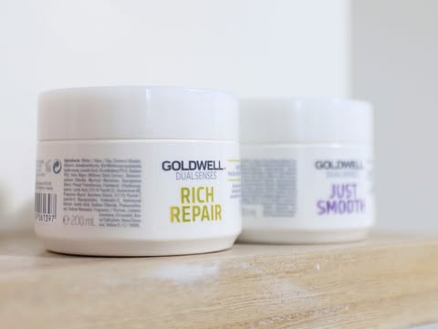 In need of a pick-me-up?

Try out this 60 second @goldwellca hair treatment. This mask nourishes and restores damaged hair. Colour protection & feel good vibes. Another bonus is that it can be used as