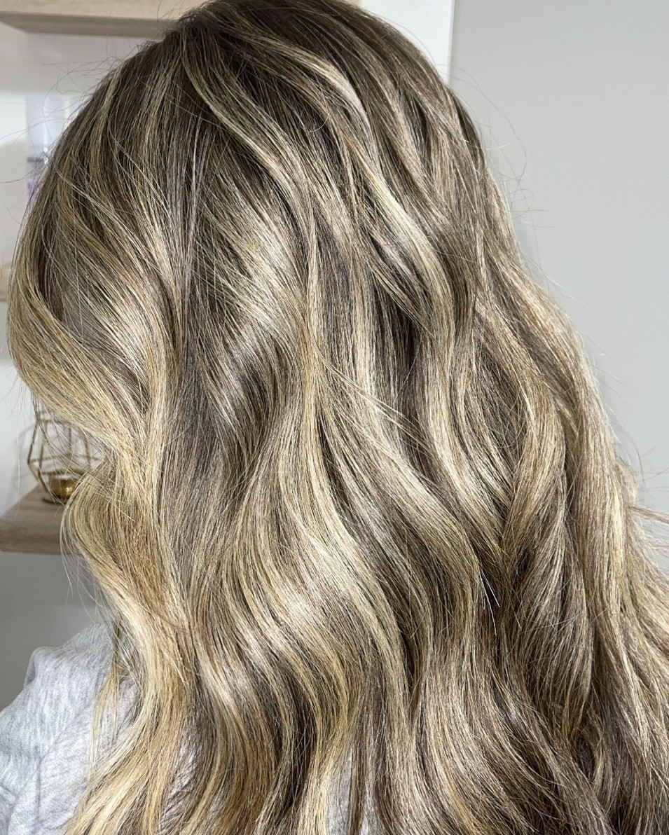 Soft and subtle
-
-
-
#softwaves #hairbeauty #hairbyme #hairinspo #hairgoals