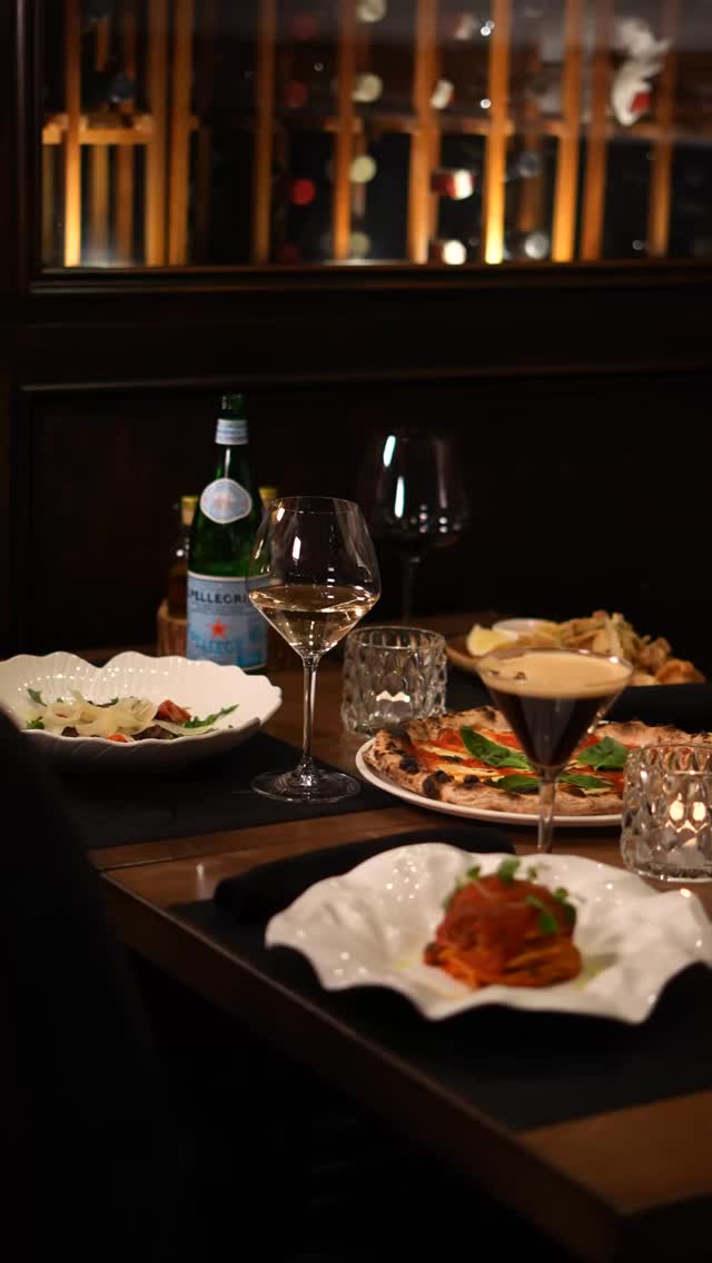 Amazing food, great company, and the perfect ambiance who’s in? Whether it’s day or night, Osteria Gente offers unforgettable flavours, clin