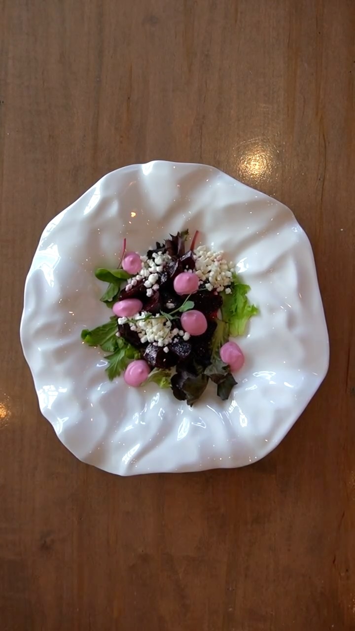 A little jazz in the kitchen 🎷✨
Fresh beets. Creamy textures. A touch of pink.
Every squeeze, every placement - intentional.
At Osteria, it’