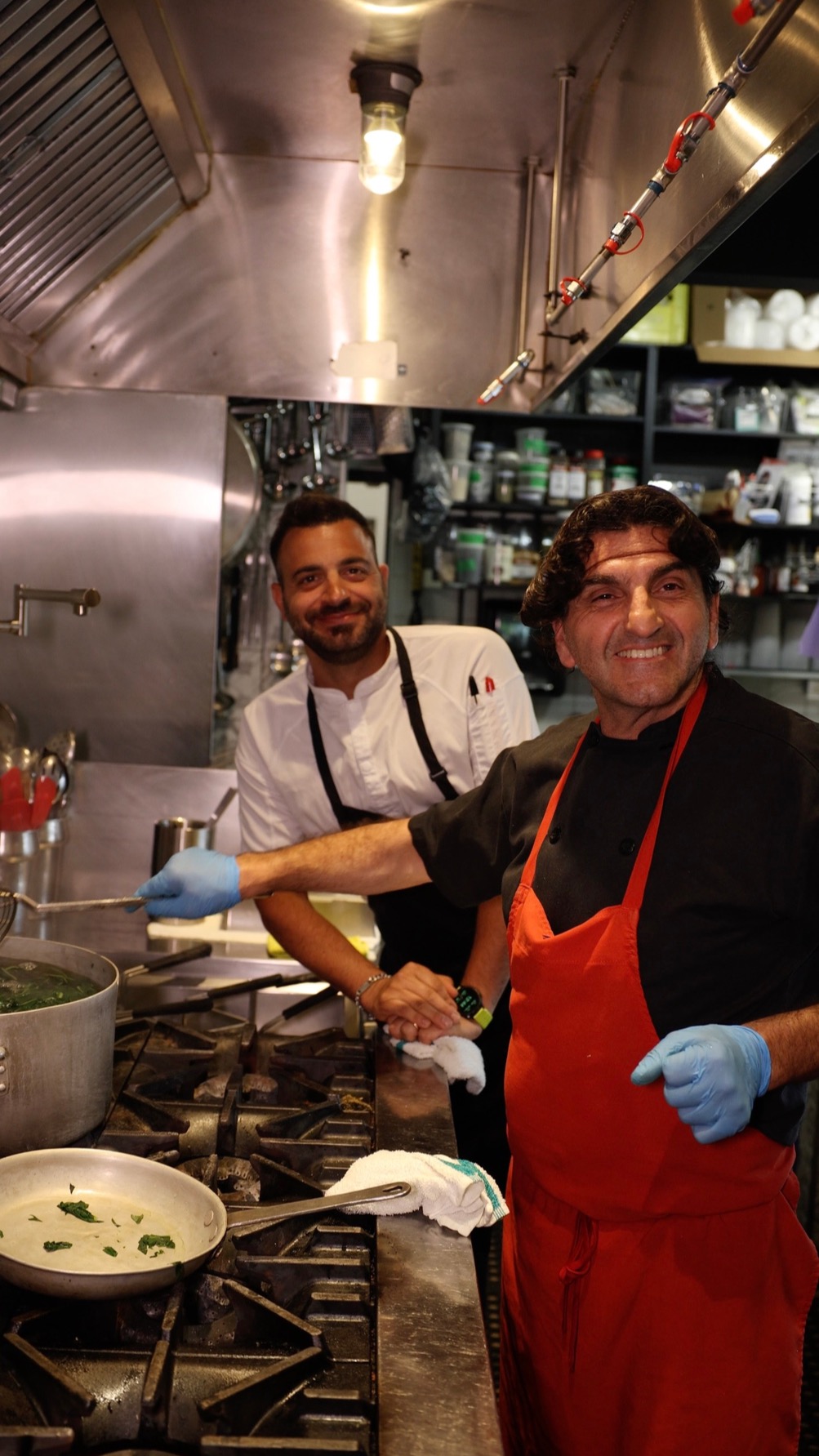 A little behind-the-scenes magic in the kitchen. 🇮🇹👨‍🍳 Fresh ingredients, authentic flavours, and recipes made with heart at Osteria Gente. 