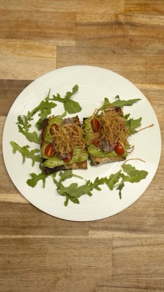 Fresh, vibrant, and a little unexpected. ✨
Tuna tartare layered with creamy guacamole, tomatoes, arugula and crispy fried leek.

Join us at 