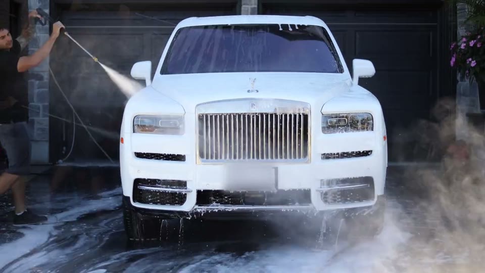 Sparkles Auto Spa — SUV montage