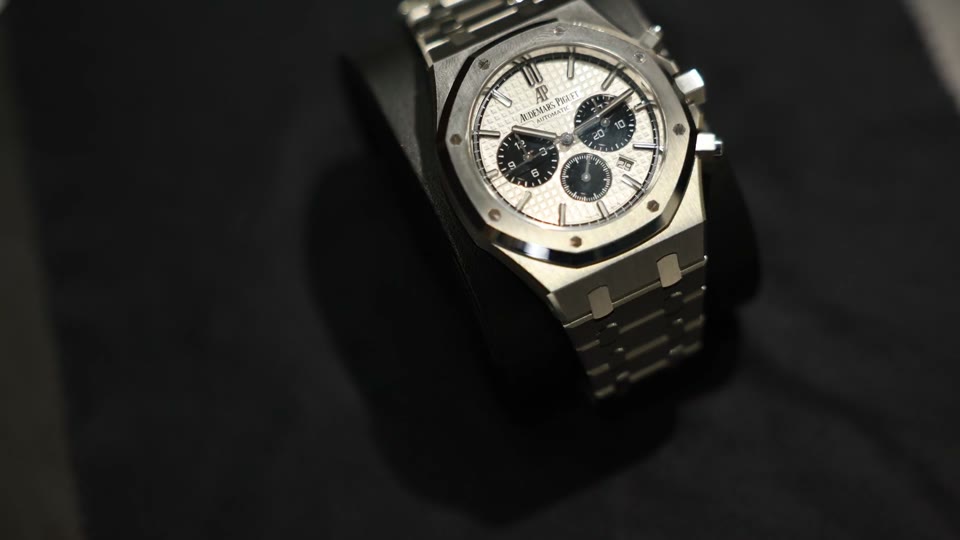 Watchfinder — showcasing the watches in stock